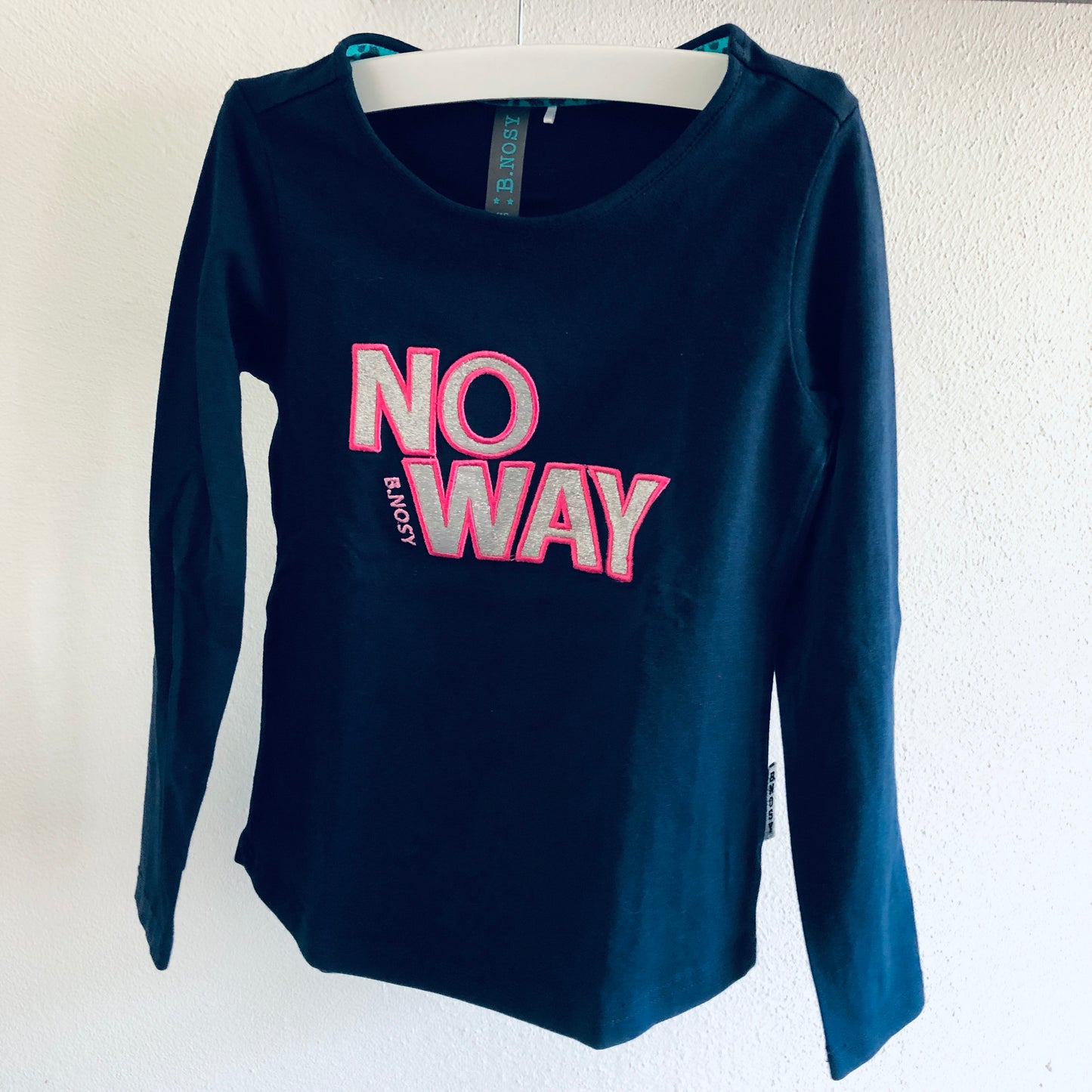 B.Nosy longsleeve